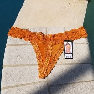 Burnt orange lace thong 🍊🔥BNWT